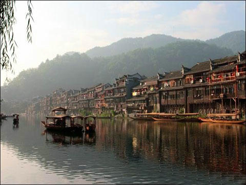 A線(xiàn)：猛洞河、芙蓉鎮(zhèn)、鳳凰、苗寨、張家界五日游